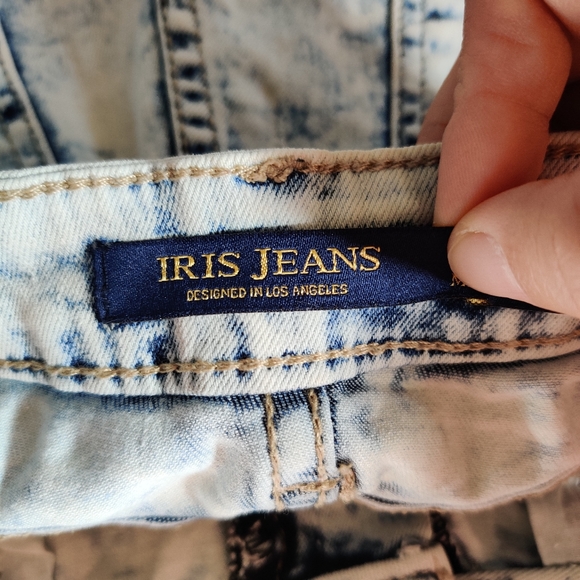 IRIS Distressed Ripped Bleached Short Jeans - Picture 5 of 7